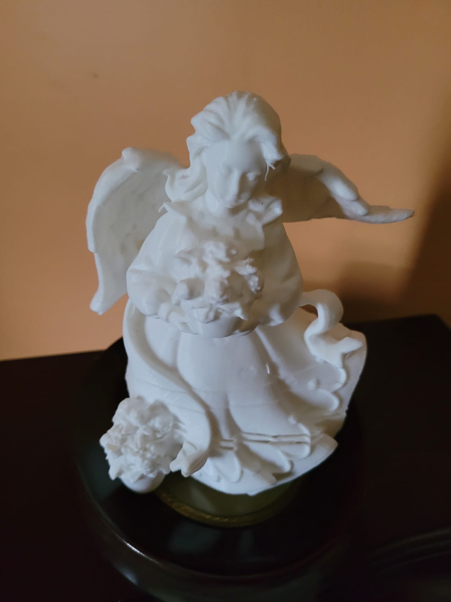 Angel statuette with flowers 3 Angel statuette with flowers