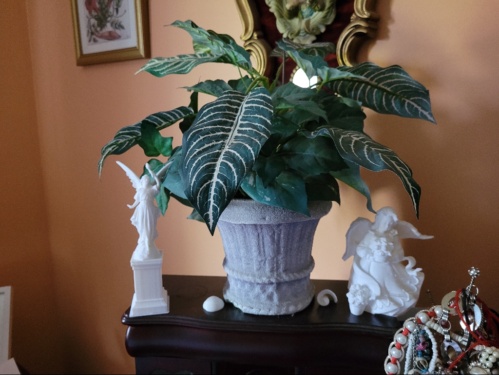Angel statuette with flowers 2 Angel with flowers with Angel looking at the sky