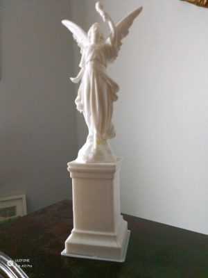 Angel looking at the sky figurine statuette
