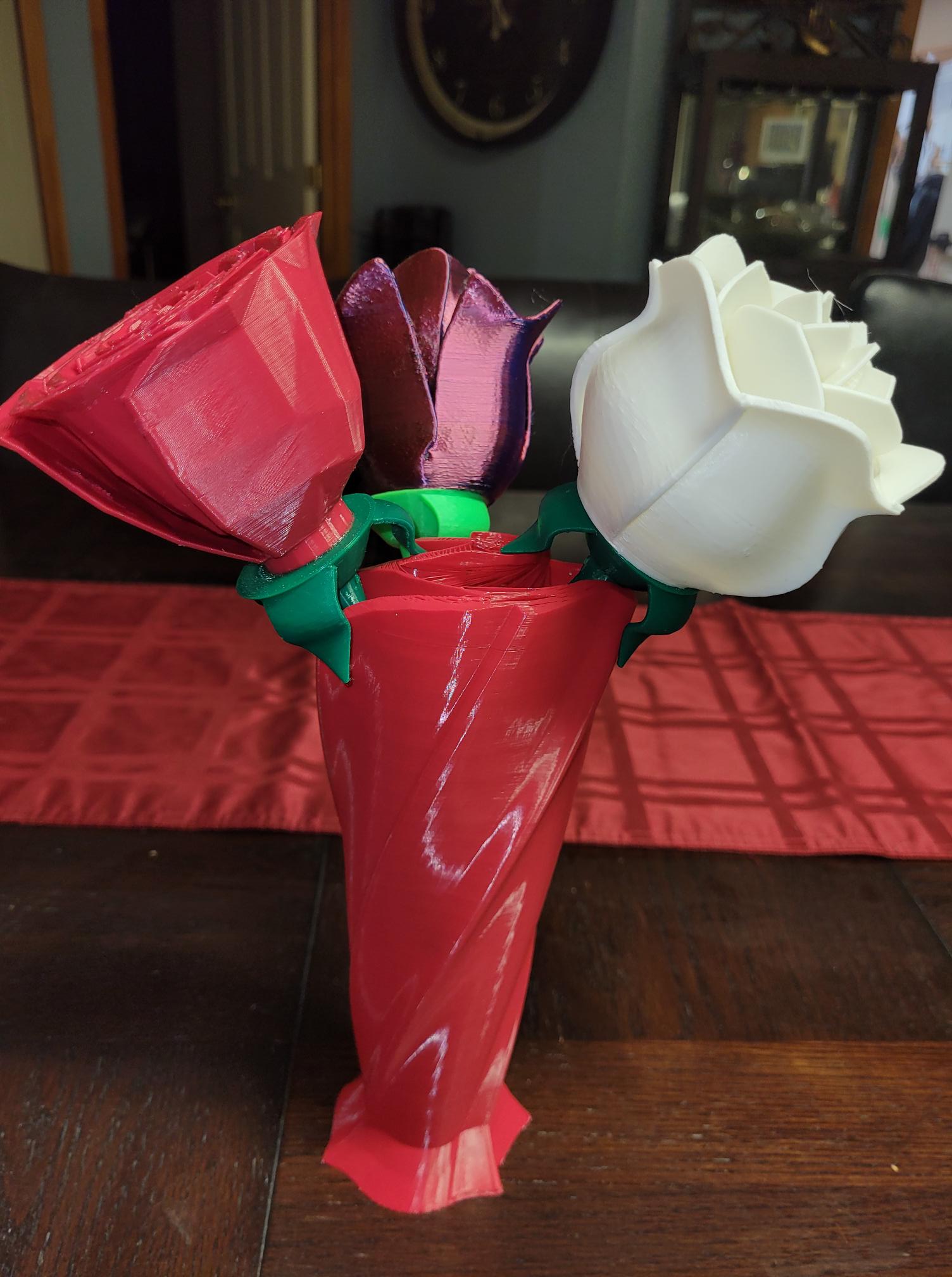 Vase three roses multicolors 4 Vase three roses multicolors 02