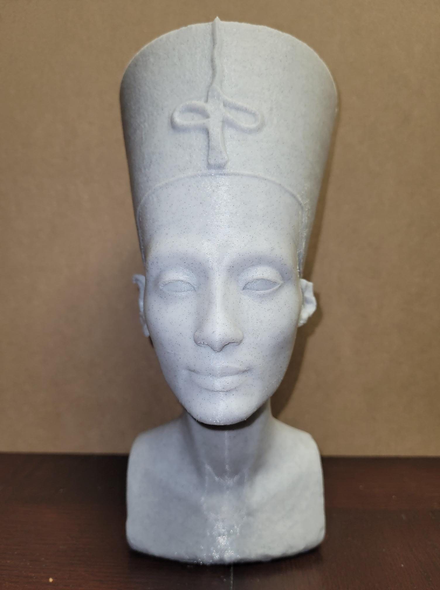Nefertiti statuette reproduction 1 Nefertiti statuette